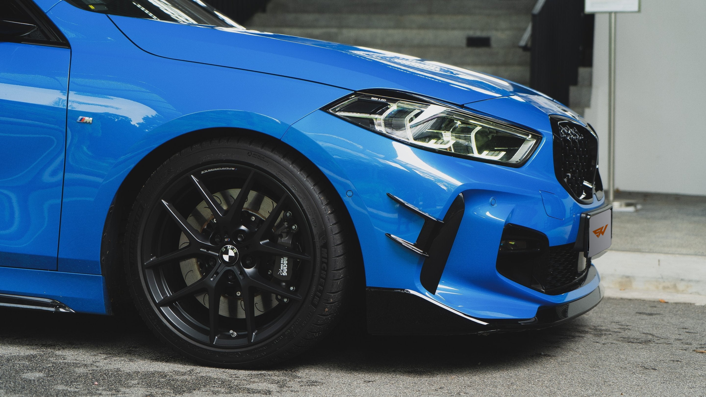 BMW F40 M135i with SuperWrappz wrapped wheel caps — front profile