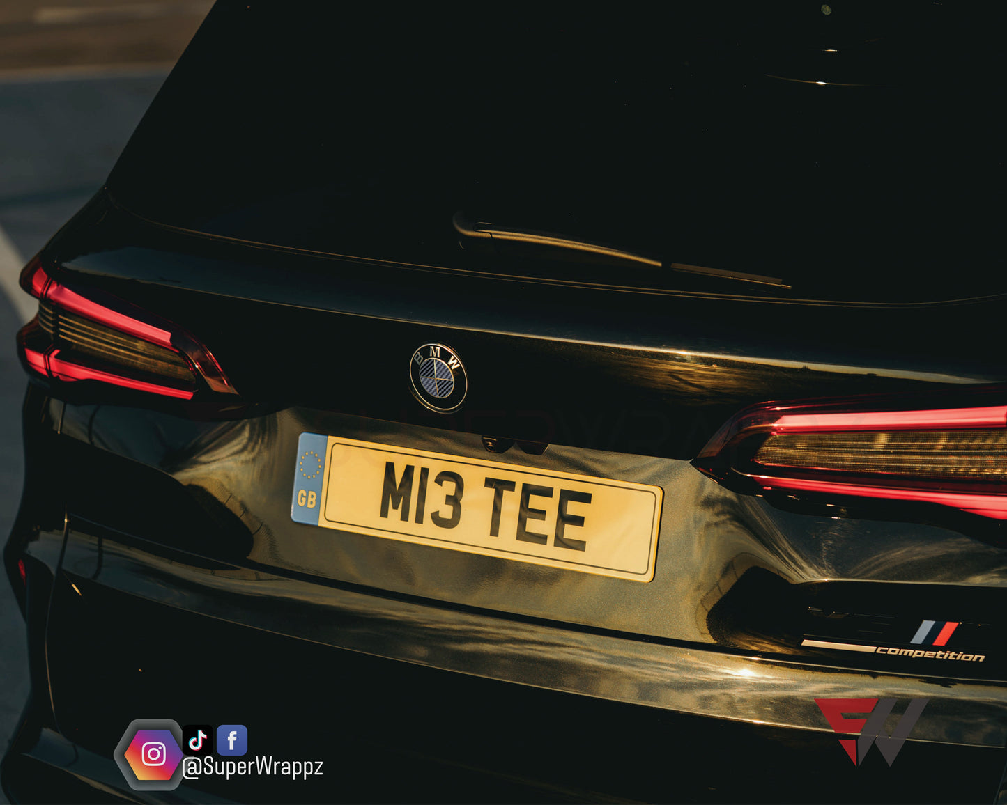 Black & Dark Grey Carbon V2 BMW Badge Overlay — Compatible with F40/G20/G30 (2017+) | SuperWrappz
