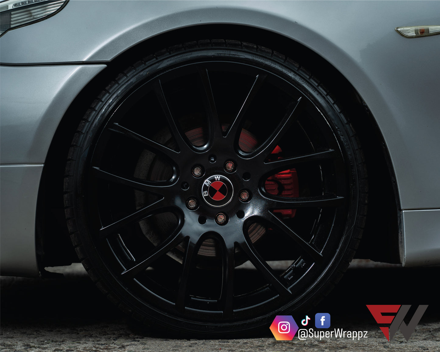 Black & Red Metal Gloss V1 BMW Badge Overlay — Compatible with E/F Series | SuperWrappz
