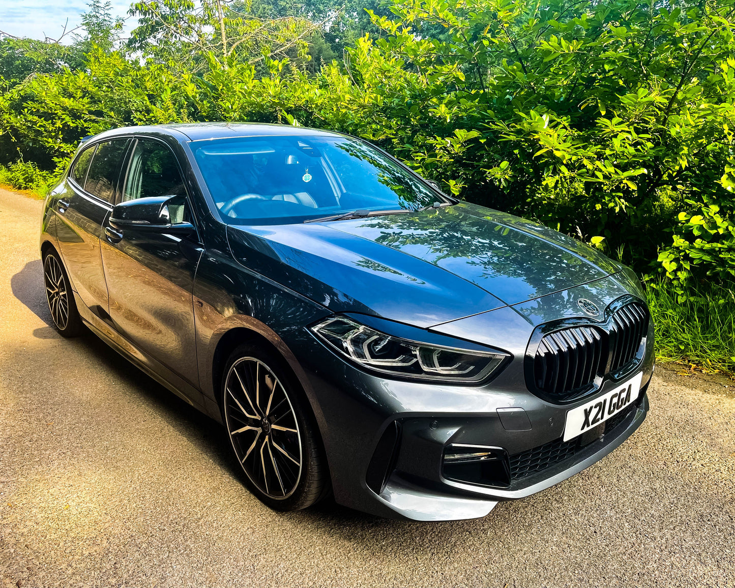 Full Black Gloss V2 BMW Badge Overlay — Compatible with F40/G20/G30 (2017+) | SuperWrappz