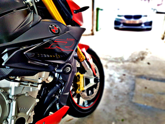 Black & Red Carbon Motorcycle Badge Overlay — Compatible with BMW S1000R & S1200R | SuperWrappz