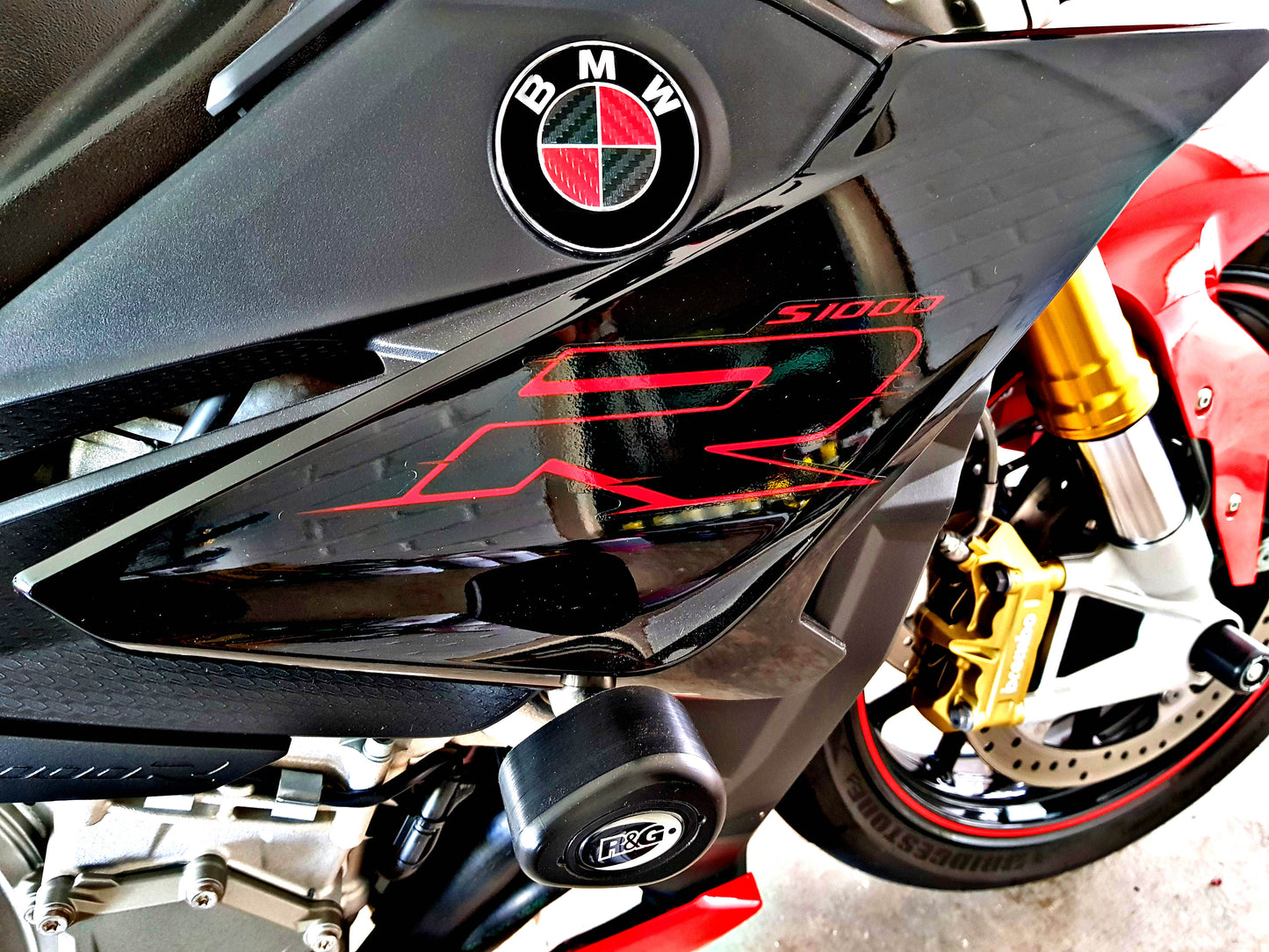 Black & Red Carbon Motorcycle Badge Overlay — Compatible with BMW S1000R & S1200R | SuperWrappz